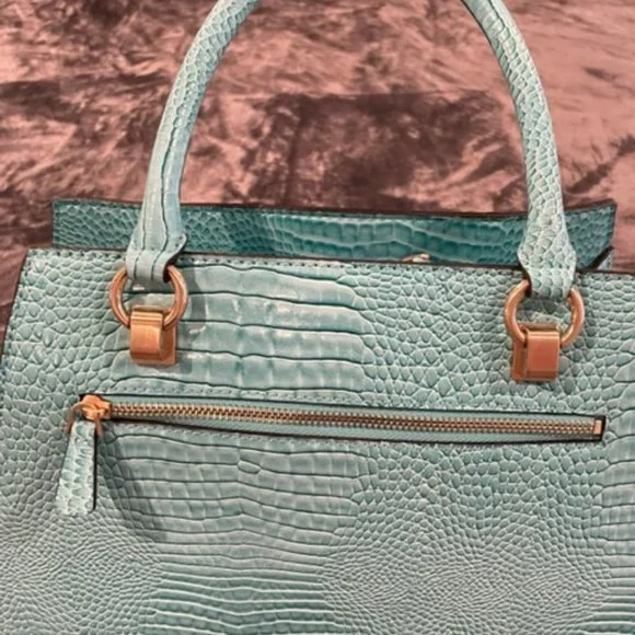 Guess Purse - Picture 2 of 6